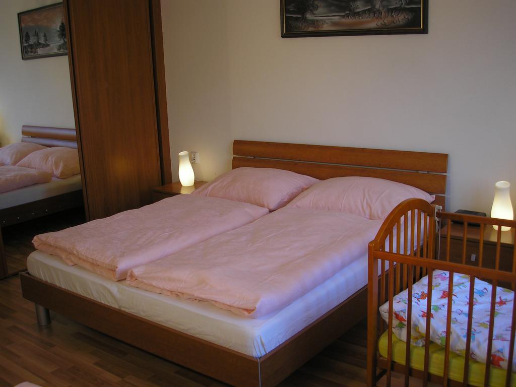 Vacation Apartment Up To 10 Bratislava Room photo